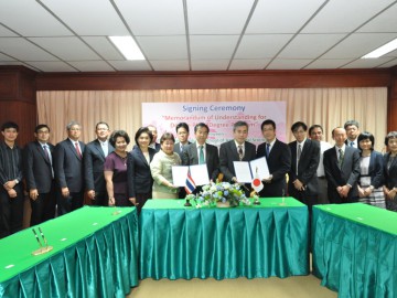 06-signing-double-degree